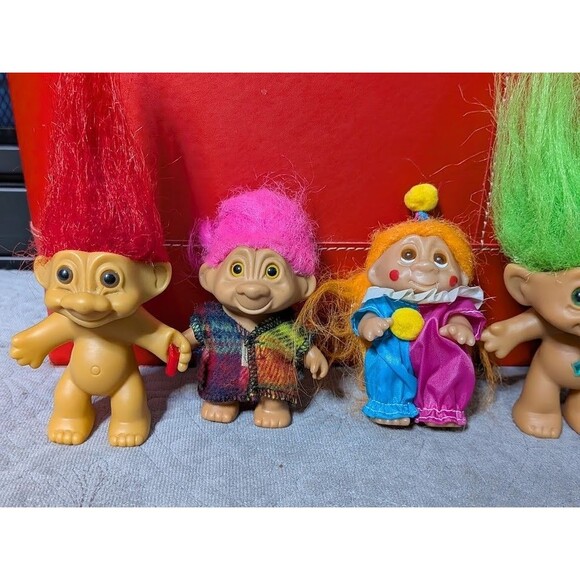 Lot of Vintage Troll Dolls – Mixed Outfits – Clothing Bundle – 1980s/90s Trolls - Picture 2 of 11